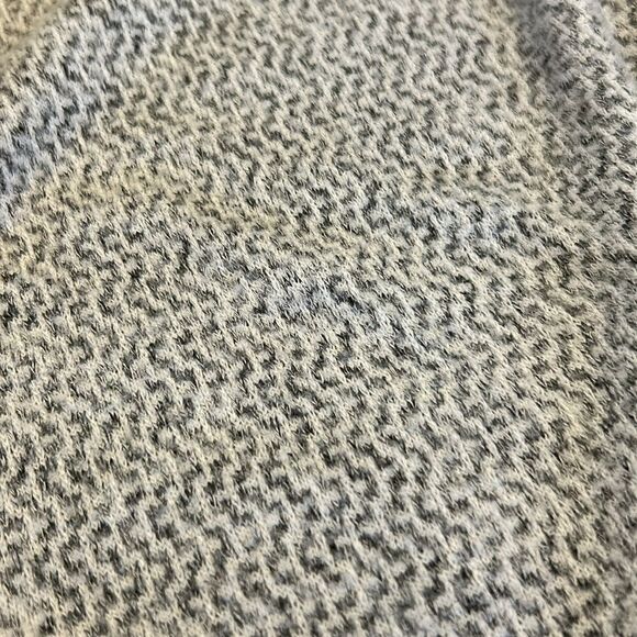 Erge gray white patterned bat wing top Size M EUC - Picture 8 of 8